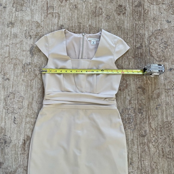 Banana Republic Stretch Shift Dress in Light Beige, Size 4 P - Picture 8 of 9